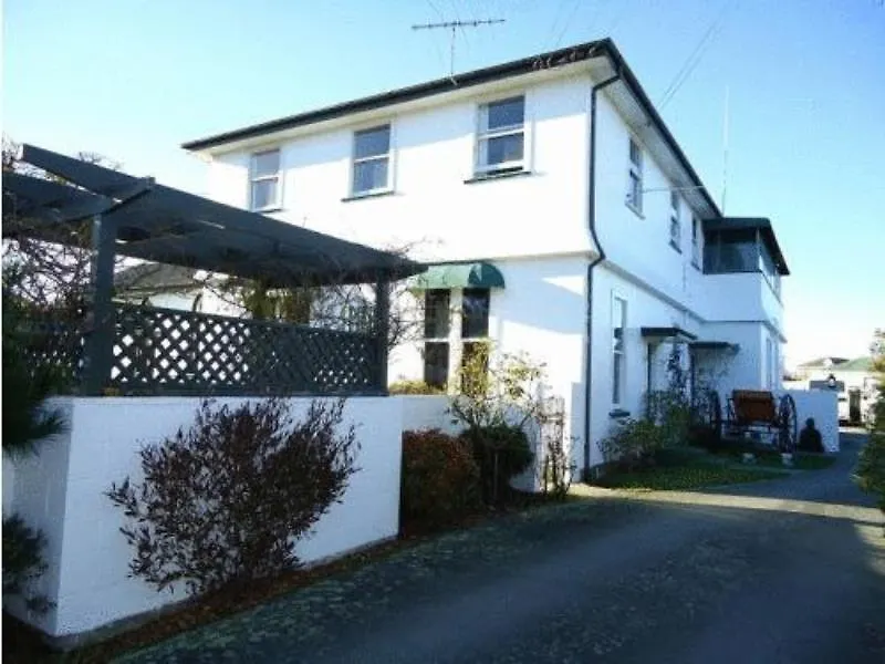 The Pier Lodge Bed And Breakfast Christchurch Bed & Breakfast