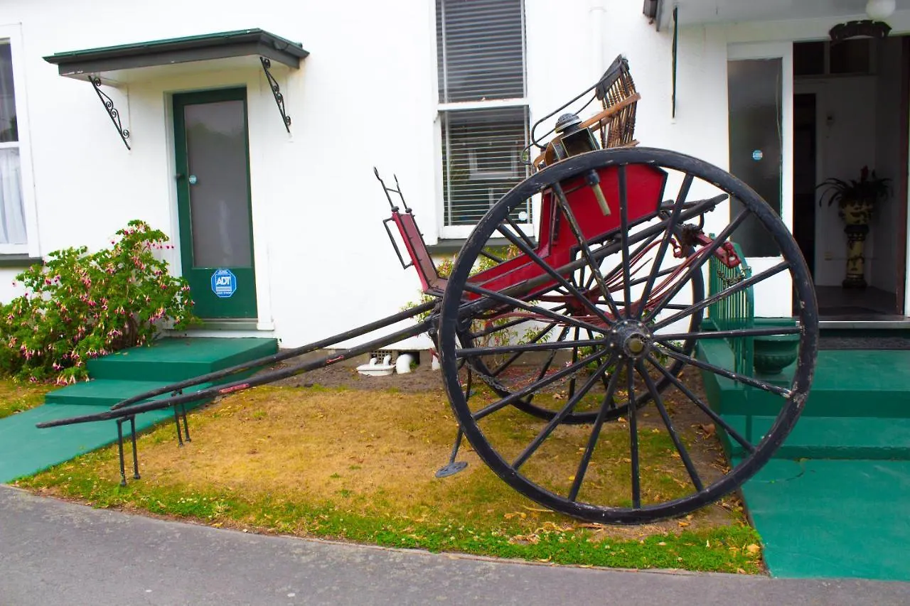 The Pier Lodge Bed And Breakfast Christchurch Bed & Breakfast